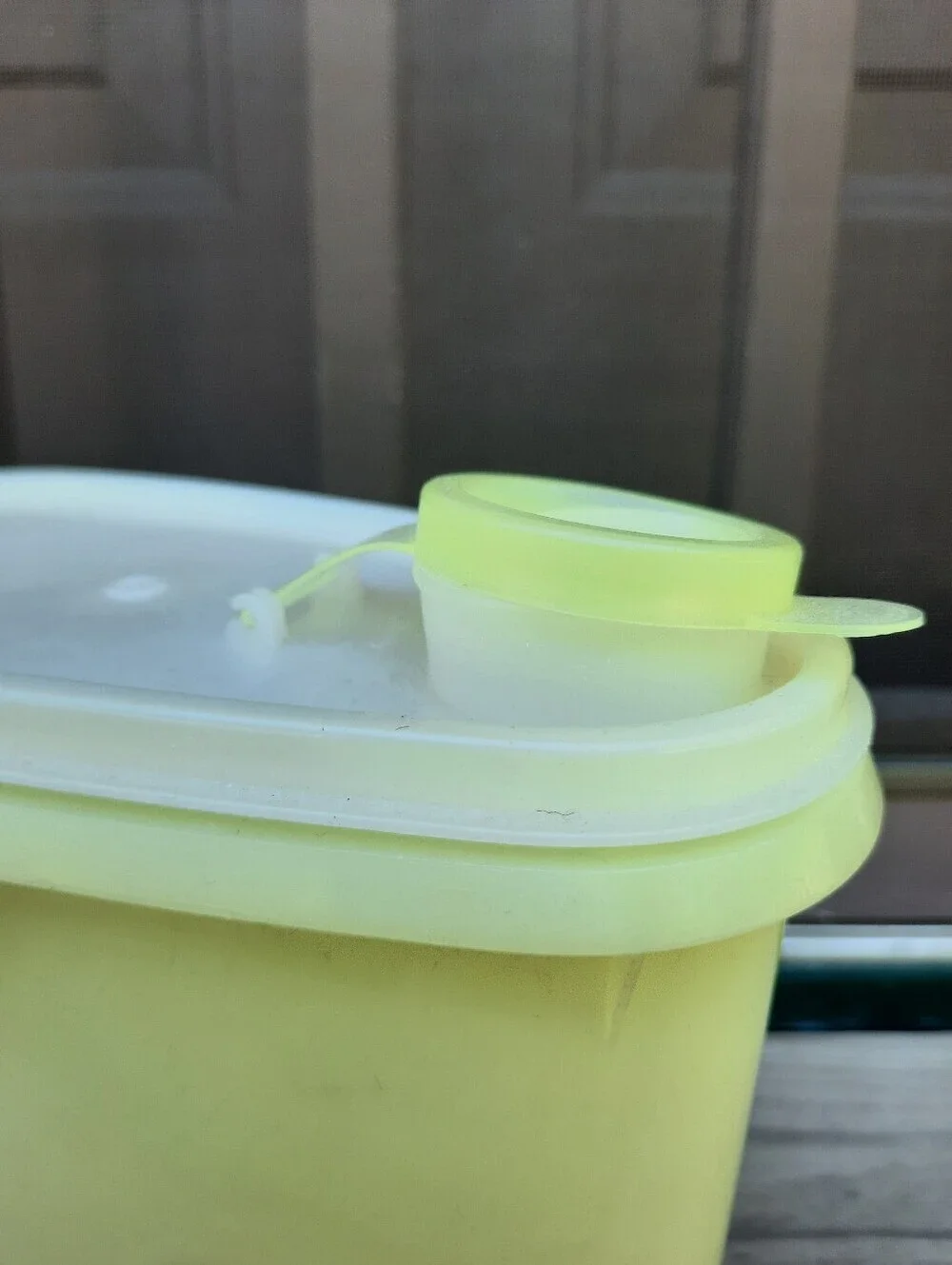 Vintage 1980s Tupperware Beverage Buddy Pitcher 2 Quart Yellow Plastic 587-10